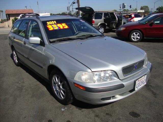 Used Volvo V40 2001 : $2995