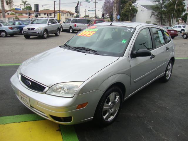 Used Ford Focus 2005 : $3995