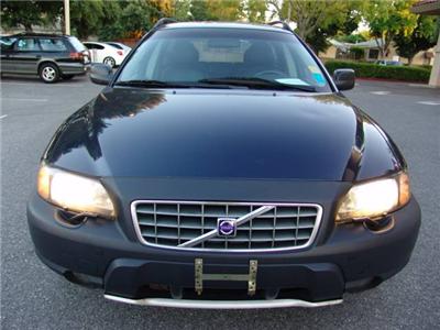 Used Volvo V70XC 2001 : $4999