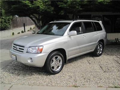 Used Toyota Highlander 2005 : $15999
