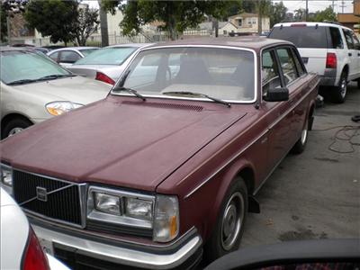 Used Volvo 240 1981 : $1395