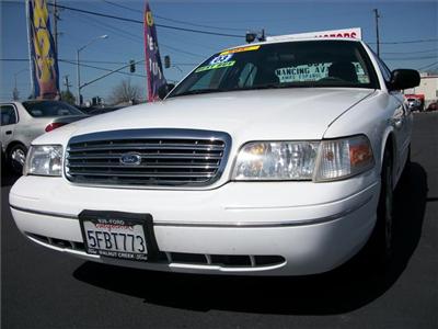 Used Ford CrownVictoria 2003 : $4988