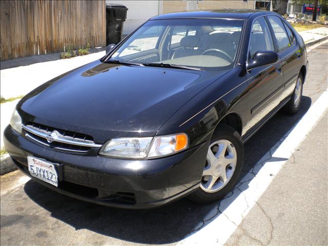 Used Nissan Altima 1999 : $3784