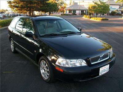 Used Volvo V40 2001 : $4995