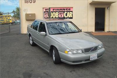 Used Volvo S70 2000 : $4999