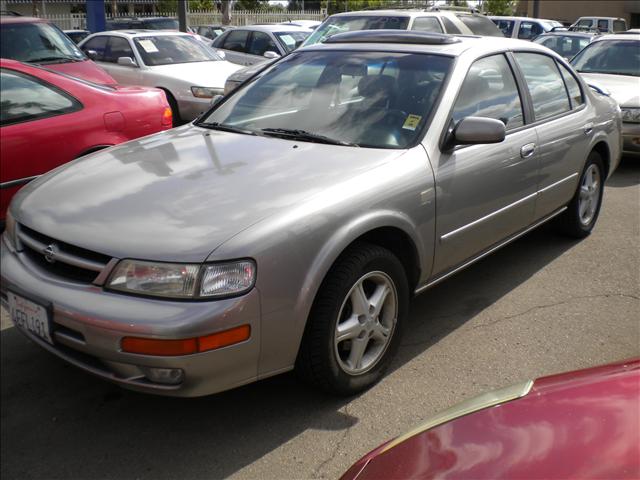 Used Nissan Maxima 1999 : $3984