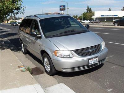 Used Chrysler TownandCountry 2002 : $8495