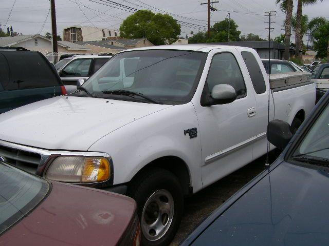 Used Ford F150 2001 : $3984