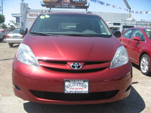 used Toyota Sienna 2006 : $10700