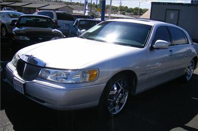 Used Lincoln TownCar 1999 : $9495