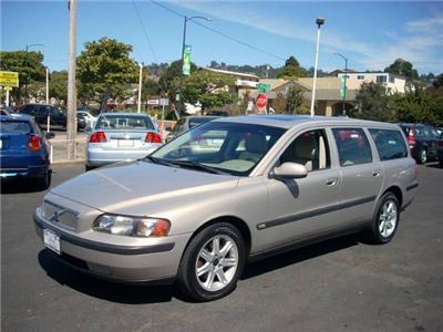 Used Volvo V70 2002 : $8900