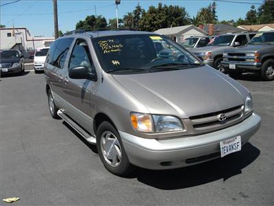 Used Toyota Sienna 2000 : $6900