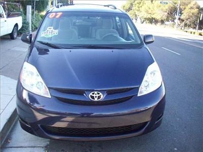 Used Toyota Sienna 2007 : $12495