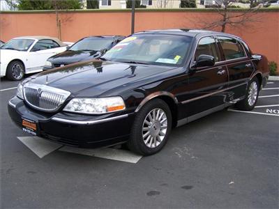 Used Lincoln TownCar 2003 : $11900
