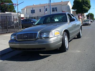 Used Ford CrownVictoria 2004 : $5995