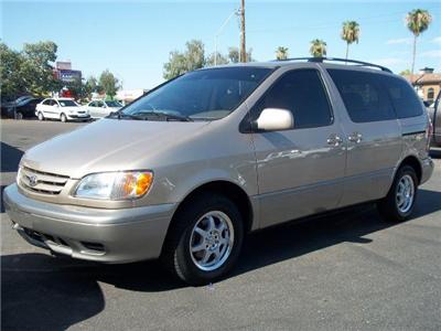 Used Toyota Sienna 2002 : $7995