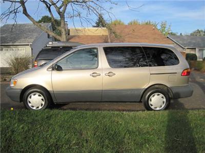 Used Toyota Sienna 2000 : $6250