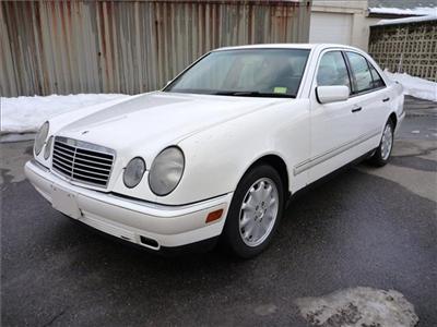 Used Mercedes-Benz EClass 1996 : $3495