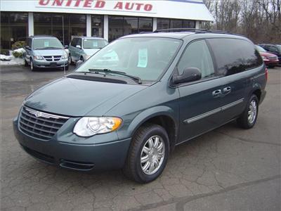Used Chrysler TownandCountry 2005 : $9495