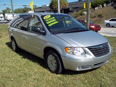 Used Chrysler TownandCountry 2007 : $11000