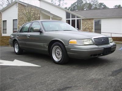 Used Ford CrownVictoria 1999 : $4990