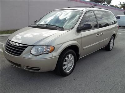 Used Chrysler TownandCountry 2005 : $5995