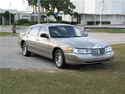 Used Lincoln TownCar 2001 : $5000