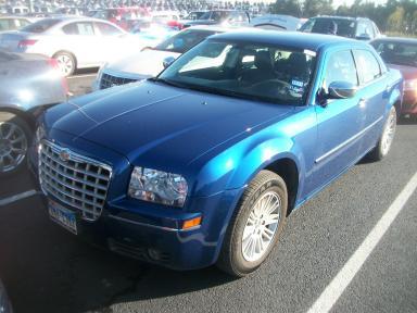 Used Chrysler 300 2010 : $15999