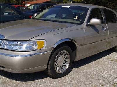 Used Lincoln TownCar 2002 : $8999