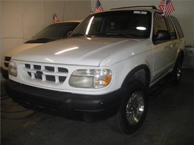 Used Ford Explorer 1999 : $3199