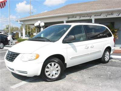 Used Chrysler TownandCountry 2005 : $5995