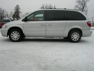Used Chrysler TownandCountry 2007 : $11999