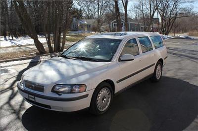 Used Volvo V70 2001 : $4599