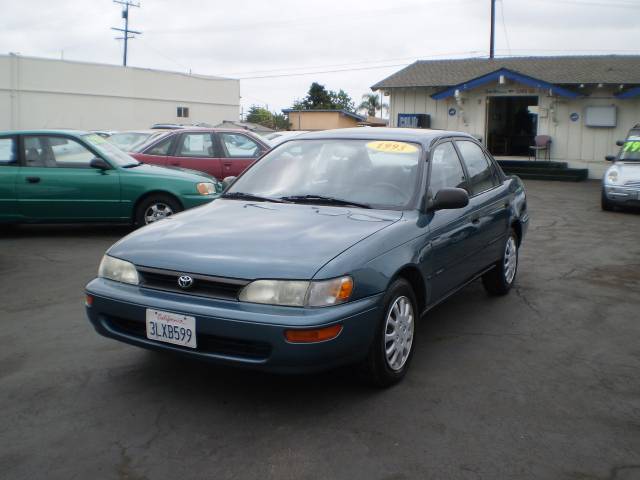 Used Toyota Corolla 1995 : $3377