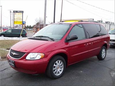 Used Chrysler TownCountry 2002 : $6995