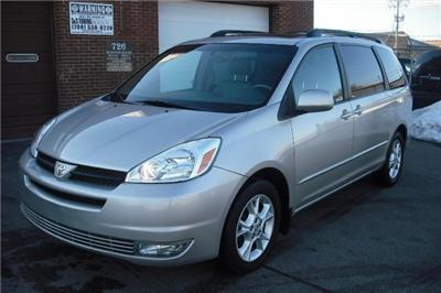 Used Toyota Sienna 2004 : $10997
