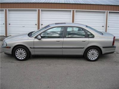 Used Volvo S80 2000 : $4995