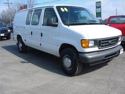 Used Ford Econoline 2004 : $5990