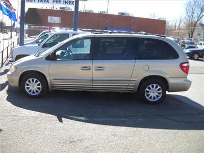 Used Chrysler TownCountry 2001 : $6995