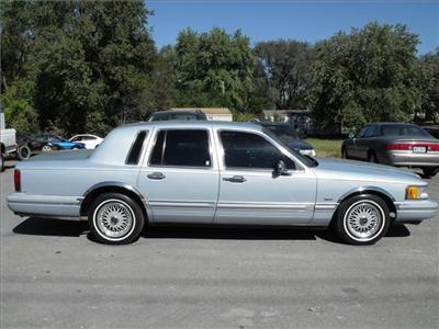 Used Lincoln TownCar 1993 : $1695