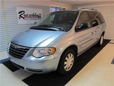 Used Chrysler TownandCountry 2005 : $10700