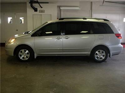 Used Toyota Sienna 2005 : $15500