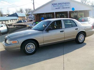 Used Ford CrownVictoria 2001 : $4900