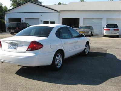 Used Ford Taurus 2004 : $4995