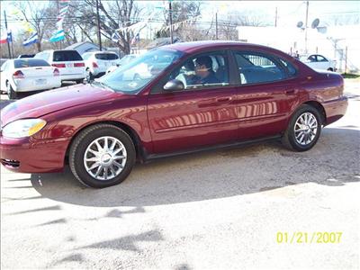 Used Ford Taurus 2005 : $3900