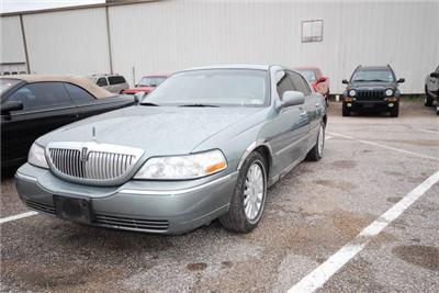Used Lincoln TownCar 2005 : $6200