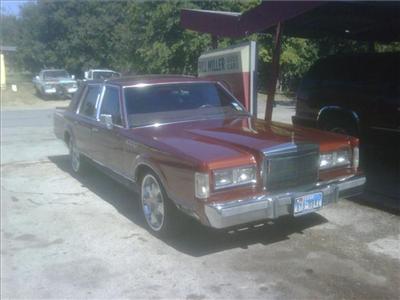 Used Lincoln TownCar 1988 : $2895