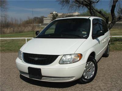 Used Chrysler TownandCountry 2002 : $3500