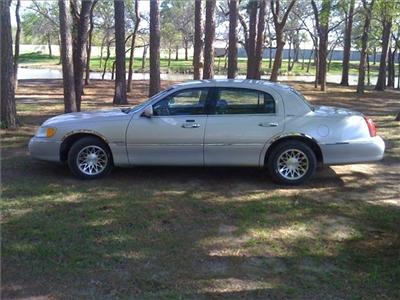 Used Lincoln TownCar 2001 : $6400