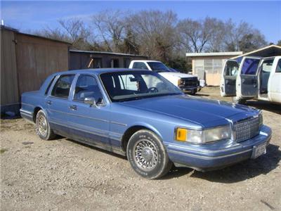 Used Lincoln TownCar 1993 : $2000